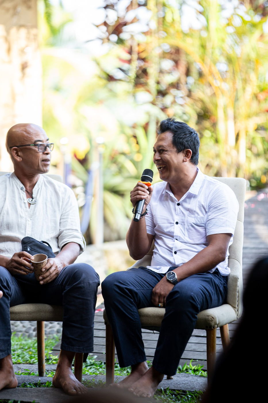 Pak Dewa Gede Darmawan speaking at the salon